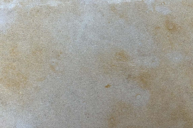 Castellot Yellow Sandsteinfliesen. Mit gelb-beiger feiner Körnung. Ideal für Terrassenplatten, Natursteinfliesen, Wandverkleidungen & Fassaden.