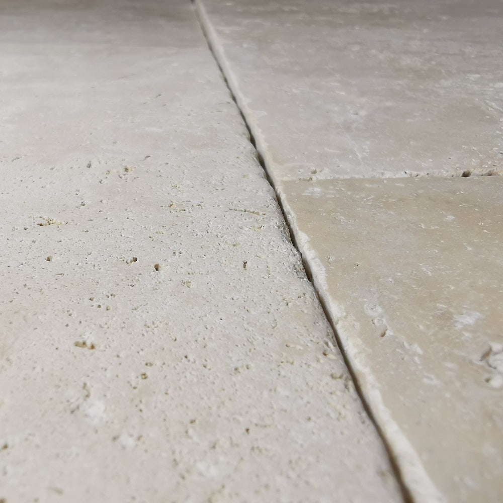 Travertin Terrassenplatte Mokka in walnuss-braun – Getrommelte Natursteinfliese für stilvolle Terrassen und Außenbereiche
