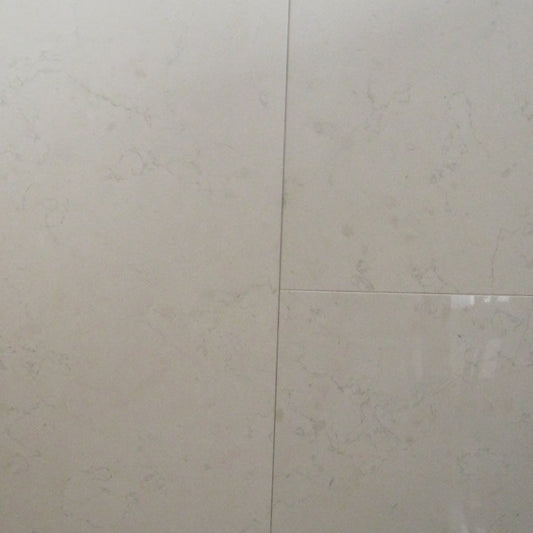 Gezeigt wird eine Bianco Asiago Fliese im Close Up. Die Fliese ist creme-beige und hat eine sehr ruhige Maserung. 