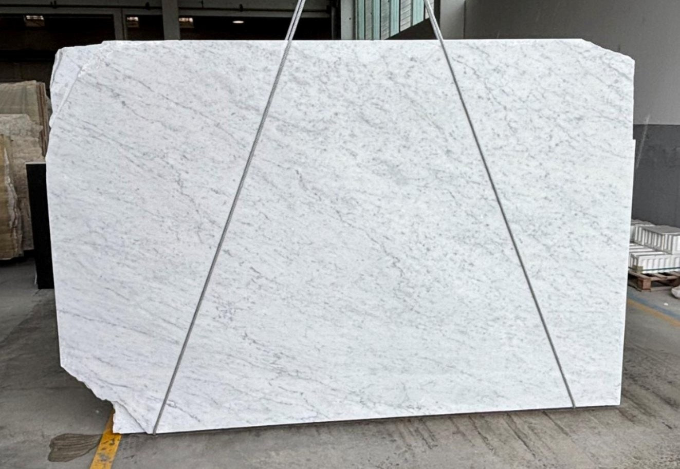 Naturstein Tilmes – Bianco Carrara C Marmor: Edle Fliesen & Naturstein mit feiner grauer Maserung. Ideal für luxuriöse Innenräume. Jetzt Angebot anfragen!

Unmaßtafel zu sehen
