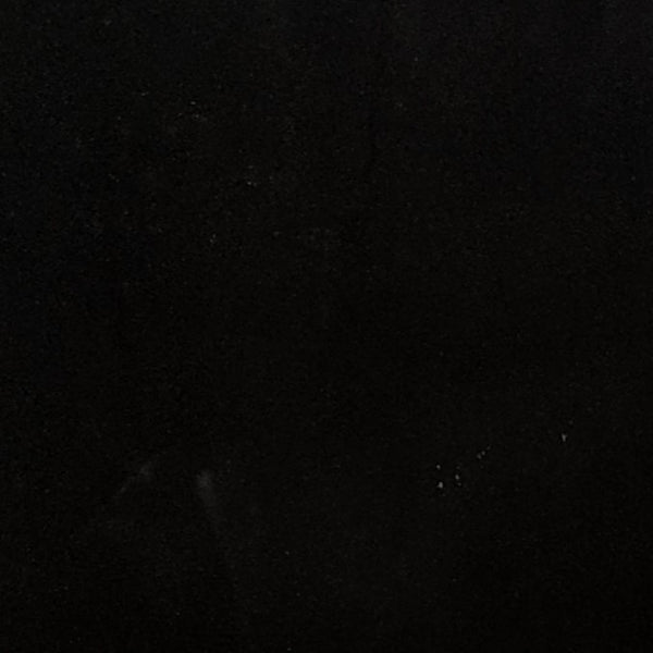 Black Absolute Granit – Hochwertiger, tiefschwarzer Naturstein mit polierter oder satinierter Oberfläche, ideal für moderne Innen- und Außenbereiche.







