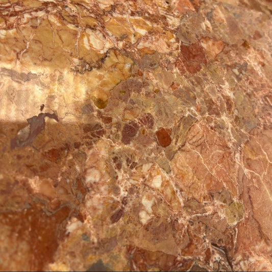 Breccia Pernice Marmor aus Italien mit markanter Brekzienstruktur in Rosé, Beige und Rotbraun