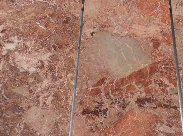 Polierte Breccia Pernice Natursteinplatte mit lebendiger Maserung und warmem Farbspiel