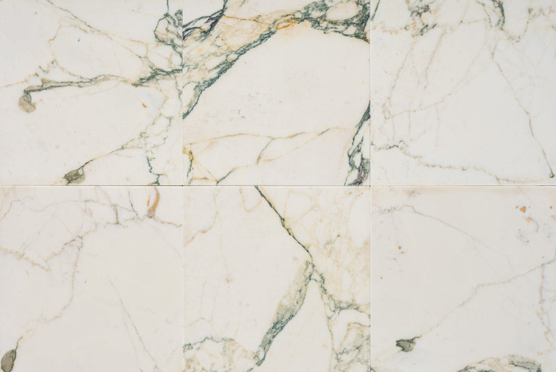 Naturstein Tilmes – Calacatta Monet Marmor: Weißer italienischer Marmor mit einzigartiger Maserung. Zeitlose Eleganz für exklusive Projekte. Jetzt Angebot anfragen!

