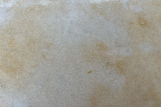 Castellot Yellow Sandsteinfliesen. Mit gelb-beiger feiner Körnung. Ideal für Terrassenplatten, Natursteinfliesen, Wandverkleidungen & Fassaden.
