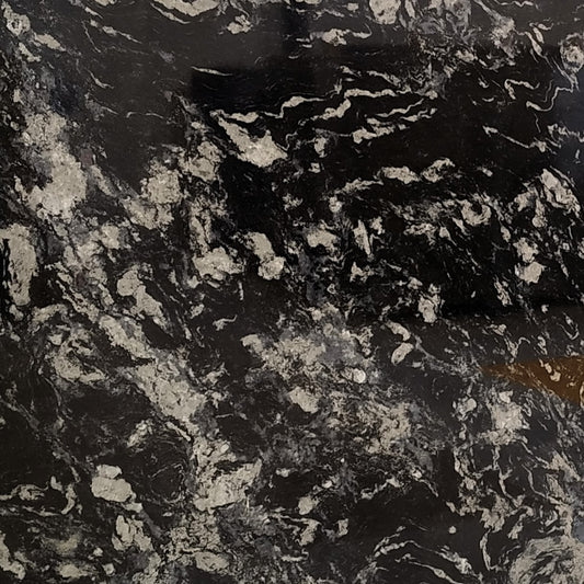 Blue Night Granit – Hochwertiger dunkler Naturstein mit blauen und silbernen Adern, ideal für moderne Innen- und Außenbereiche.






