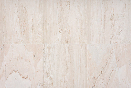 Naturstein Tilmes – Palissandro Classico Marmor: Italienischer Naturstein in Weiß-Creme mit grau-brauner Aderung. Vielseitig & edel. Jetzt Angebot anfragen!

