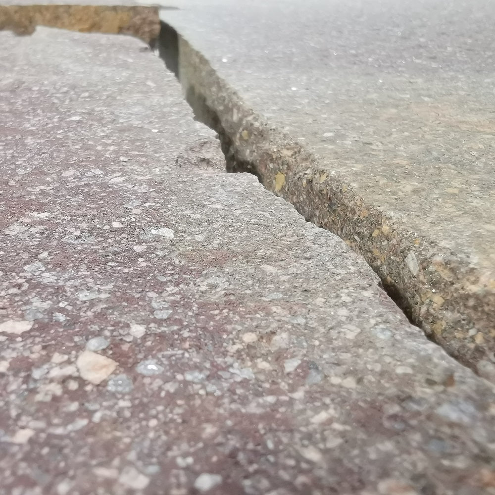 Porphyr Trient Giant Trittpflaster in rot-braun-bunt – Spaltraues Natursteinpflaster mit unregelmäßigen Kanten für den Außenbereich