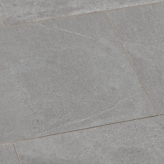 „Naturstein Tilmes – Keramikplatte Sahara Grey: Rutschfeste Feinsteinzeugplatte in Grau, rektifiziert und pflegeleicht, ideal für Innen- und Außenflächen.“

