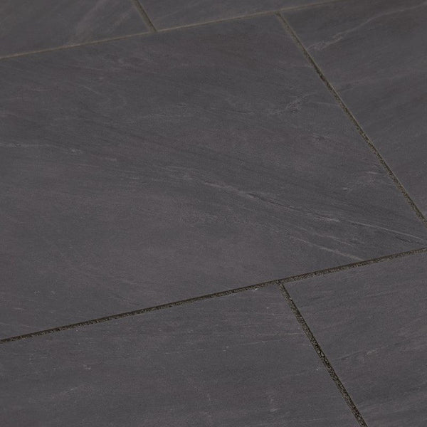 „Naturstein Tilmes – Keramikplatte Slate Grey: Rutschfeste Feinsteinzeugplatte in Grau-Anthrazit, rektifiziert und pflegeleicht, ideal für Innen- und Außenflächen.“


