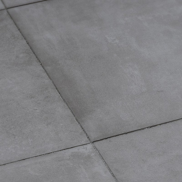 Naturstein Tilmes – Keramikplatte Urban Grey: Rutschfeste Feinsteinzeugplatte in Dunkelgrau, rektifiziert und pflegeleicht, ideal für große Innen- und Außenflächen.


