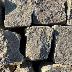 Naturstein Tilmes – Neues Bernburger Mosaikpflaster 4-6 cm: Robustes Kalksteinpflaster, allseitig gespalten, grau, ideal für Wege, Plätze und Einfahrten.