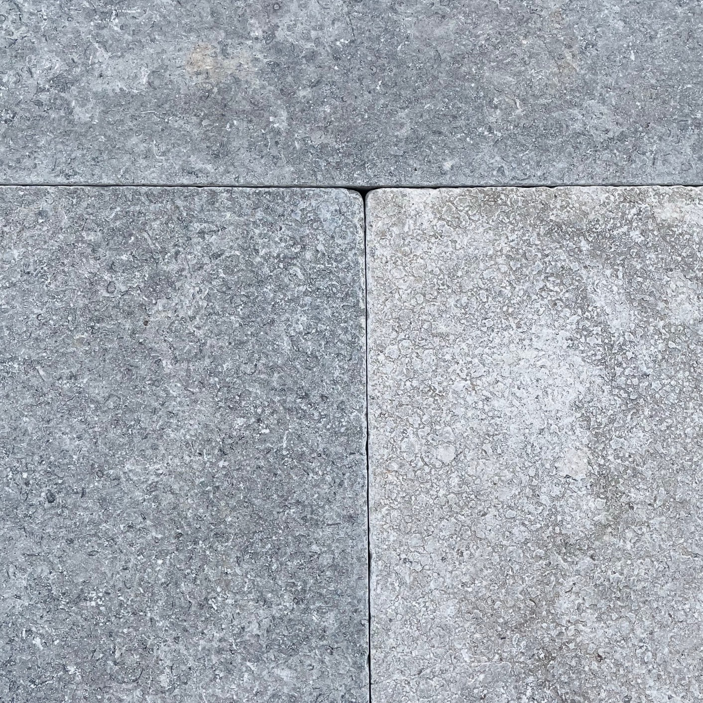 Kalkstein Terrassenplatte Alexandria in bräunlich-grau – Robuste Natursteinfliese mit aufgerauter Oberfläche und getrommelten Kanten für den Außenbereich