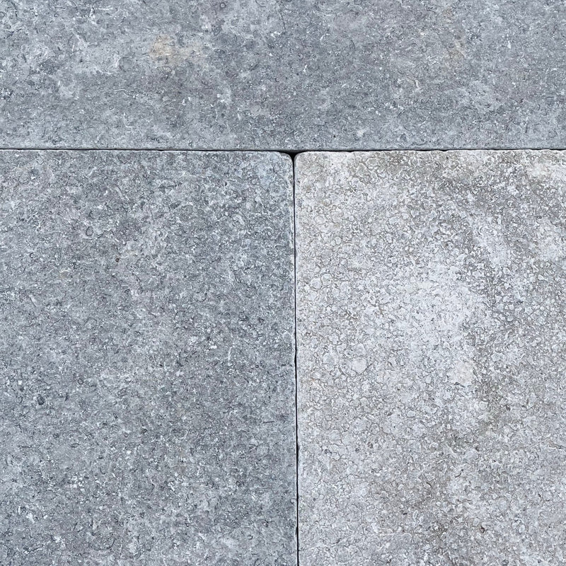 Kalkstein Terrassenplatte Alexandria in bräunlich-grau – Robuste Natursteinfliese mit aufgerauter Oberfläche und getrommelten Kanten für den Außenbereich