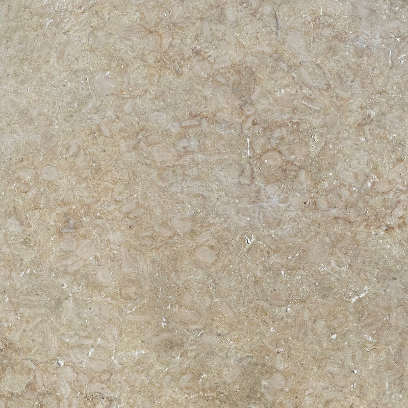 Kalkstein Terrassenplatte Catrina im römischen Verband, gelb-beige – Natursteinfliese mit geschliffener, angerauter und getrommelter Oberfläche für Außenbereiche