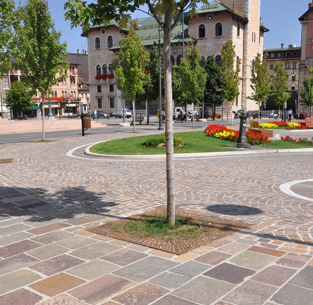 „Porphyr Terrassenplatten rot-braun-bunt, spaltrau und handbekantet für Außenbereiche“

