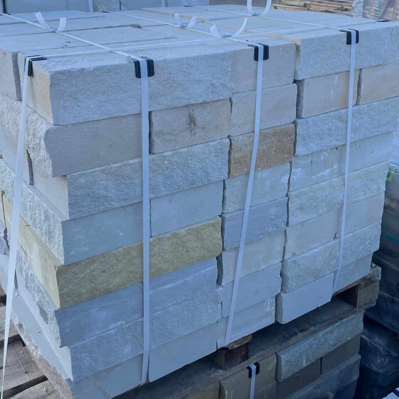 Sandstein Mauerstein 10x20x40 cm gelblich-grau – Gesägter und gespaltener Naturstein für elegante und langlebige Mauerwerke