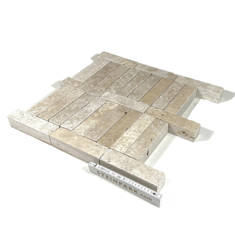 Naturstein Tilmes – Travertin Pflasterklinker Crema 24x12x6 cm: Gesägt, getrommelt, robust, creme-beige, perfekt für Pflasterflächen. 30 Stück pro m².